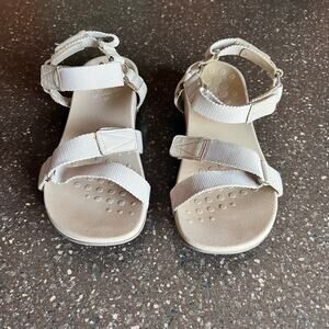 Vionic Candace Orthodic Sandals Beige Taupe Tan Nude Quick Dry Strappy Women 7.5